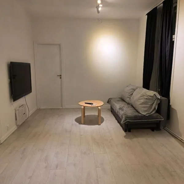 New renovated and painted apartment Central in Oslo, hotell i Oslo
