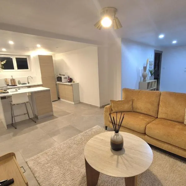 Studio2 cosy indépendant calme proche Lyon, хотел в Lissieu