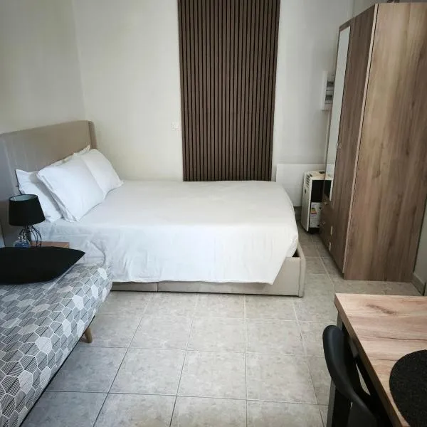 Joli appartement près de la mer، فندق في فورا
