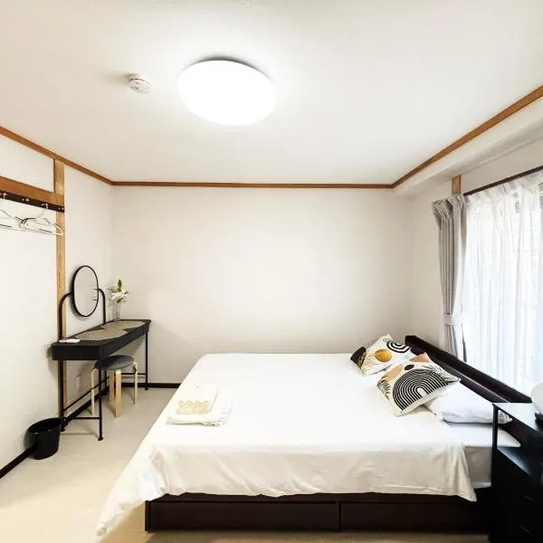 花乃郷 川口c 駅徒歩5分 上野 秋葉原 東京直通 池袋 新宿20分圏内 WiFi付き 洋室 温泉施設近く, hotel a Kawaguchi