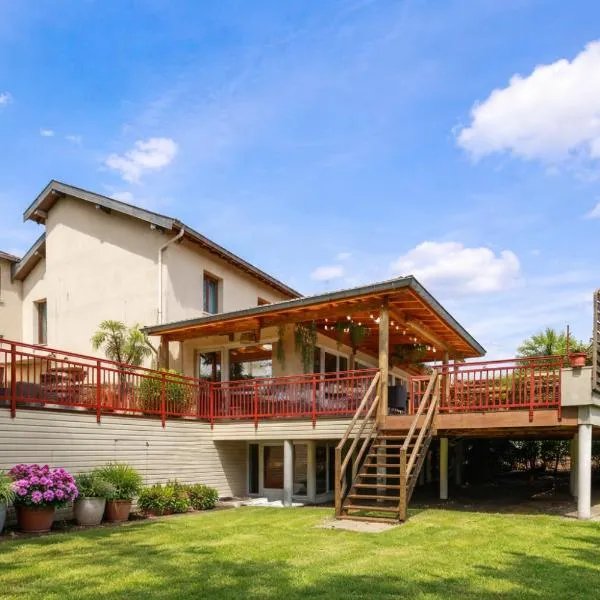 Relais Vosgien - Hôtel Restaurant "la Table de Sophia", hotell i Saint-Pierremont