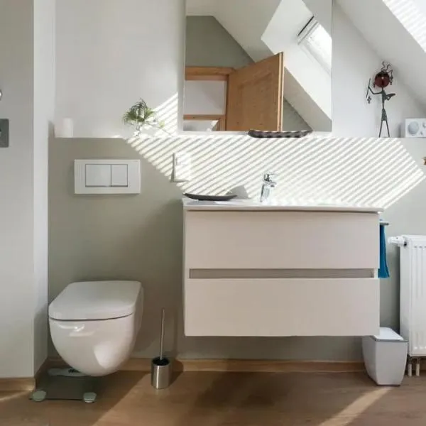 Viesnīca Klimatisiertes Apartment mit Balkon pilsētā Neištate pie Veinštrāses