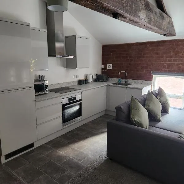 C&B Holdings, Hotel in Hull