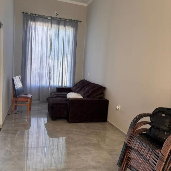 casa em frente a agua