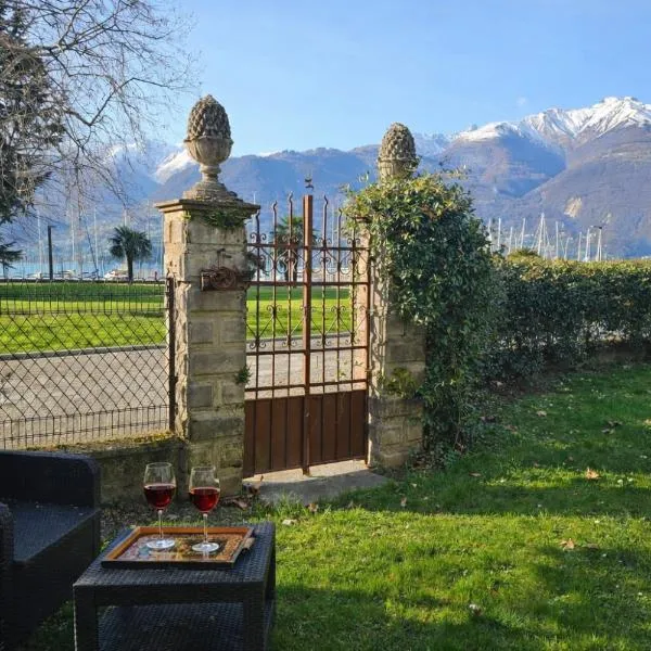 Villa Lago Groundfloor Lakefront Beach Garden Bike&Boat& Scooter Lake Como, hotel en Colico