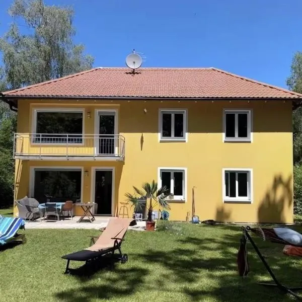 Large Munich house with 4 bedrooms in a quiet and greened villa area near Munich, hotel a Monaco