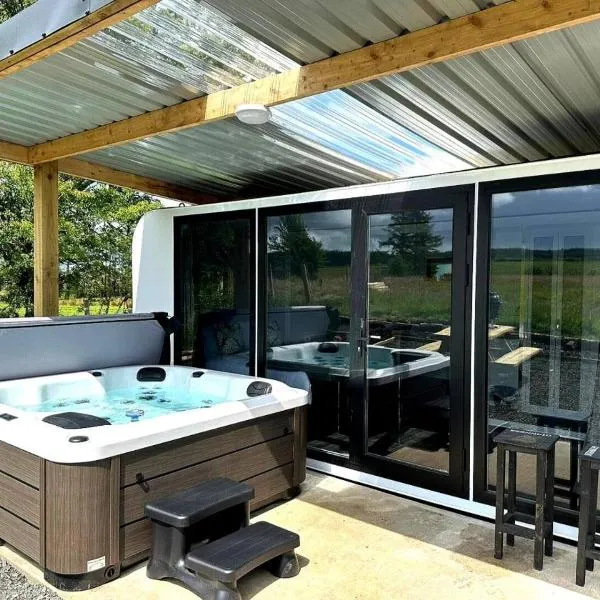 The Lux Pod, hotell sihtkohas Ballynameen