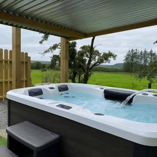 The Truck with private hot tub - Forest View, hotel di Ballynameen