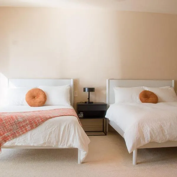 James-Fan Suites-Quiet Private Room with Ensuite, hotel di Victoria