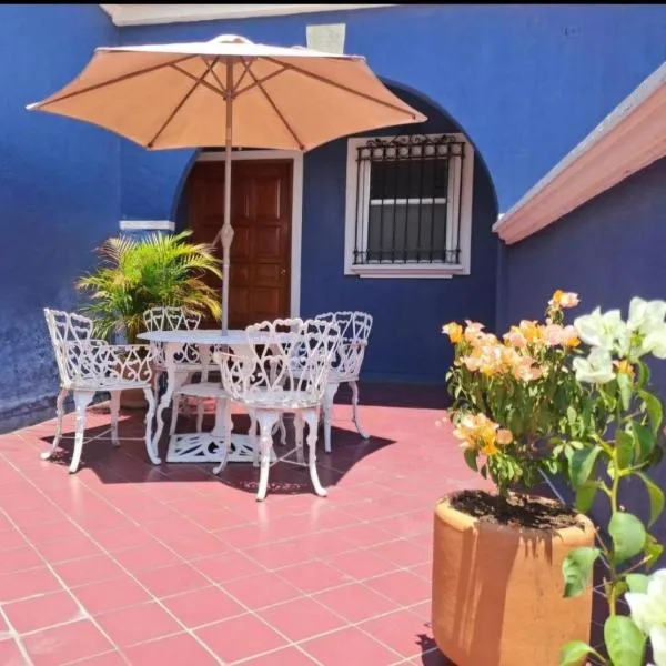 Casa Refugio Budget House 8 Rooms & 9 Bathrooms, хотел в Оаксака Сити