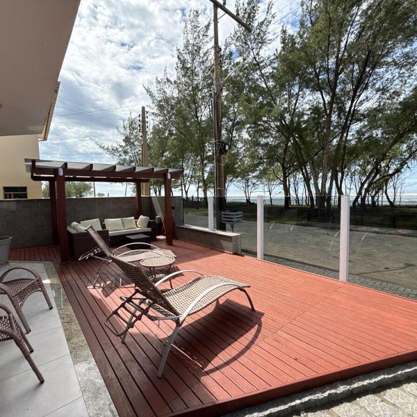 Refúgio Frente Mar com Deck e Espaço Lounge - Foto 5