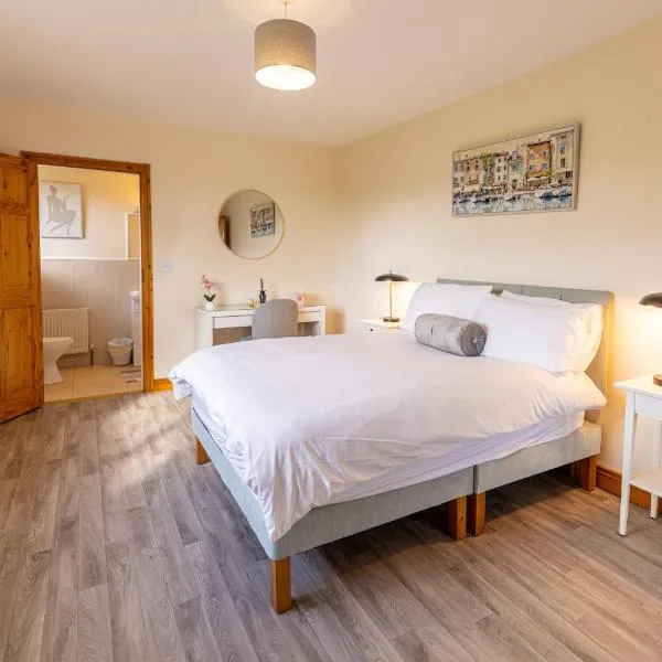 Hillside House - Rose Cottage: Ballinamuck şehrinde bir otel