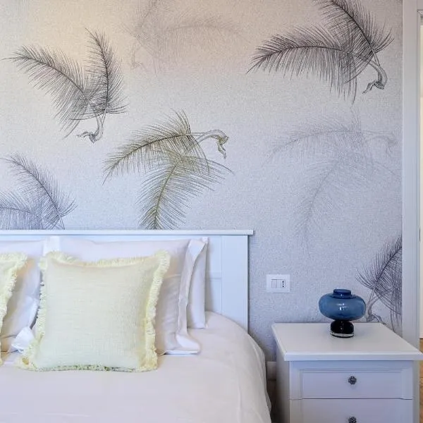 Lora Luxury Suite 6 ,free private parking, self check in, ξενοδοχείο στο Κόμο