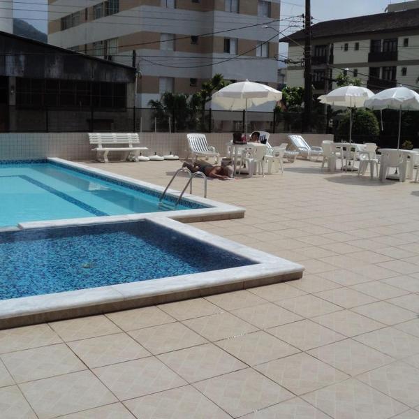 Apto novo com ampla sacada e piscinas