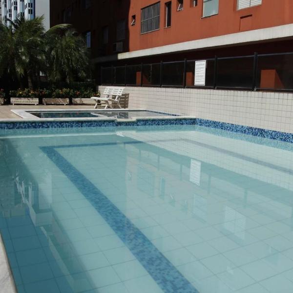 Apto novo com ampla sacada e piscinas - Foto 4