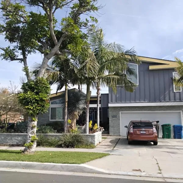 MODERN HOMESHARE Guest room & bath CSULB Eldorado park, hotel in Long Beach