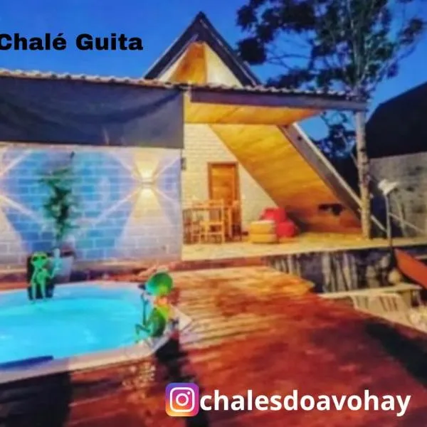 Chalés do AVOHAY, lindo chalé com privativa banheira hidromassagem aquecida, apenas 2 minutos da Vila de São Jorge Chalé Guita, hotel a Sao Jorge