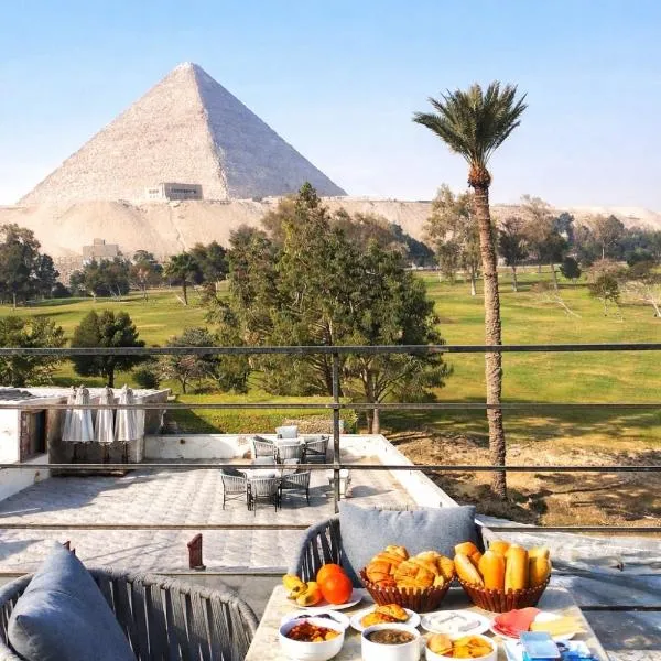 Glow Pyramids View Hotel, готель у Каїрі