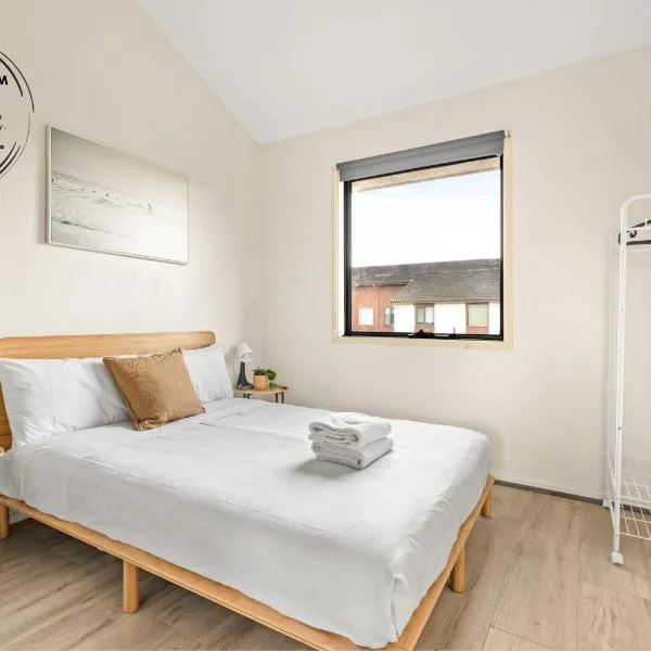 Tranquil Double Room - Walk to Train & Cabramatta Eats - Shared Bathroom, khách sạn ở Cabramatta