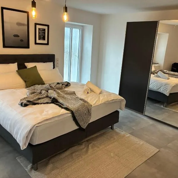 Moselquartier "Reben Apartment" bis 4 Personen moderne Küche` Boxspringbett` Terrasse, hotell i Piesport