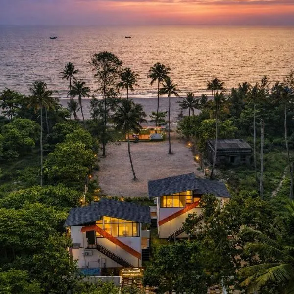 StayVista at Dynast - By the Beach with Pool, Lawn, hotel din Alleppey