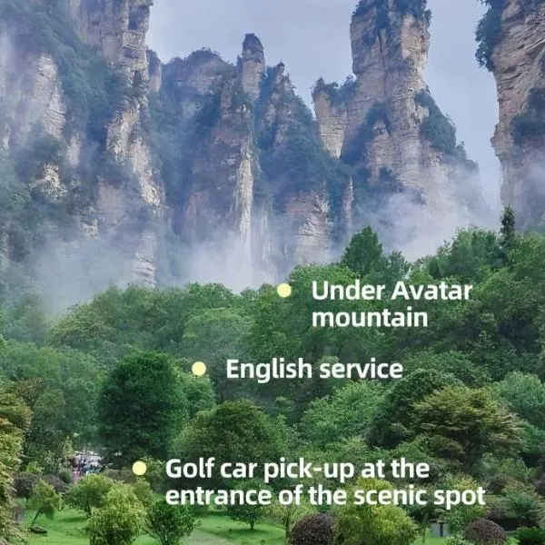 Floating Peaks Lodge-English Services-Near the Ticket Gate, hotelli kohteessa Zhangjiajie