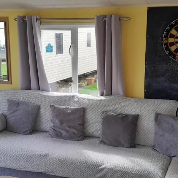 Arual Caravan Manor House Park. Allonby, Cumbria, hotel din Maryport