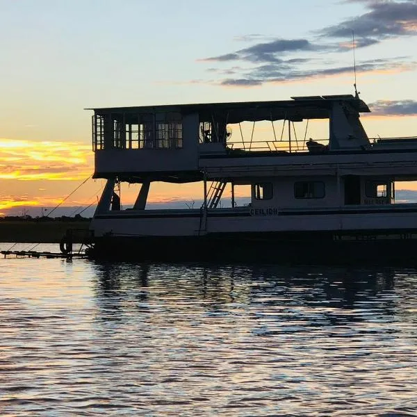 'Lekker' off grid Houseboat escape - adventure & serenity on Lake Kariba, hotel Kariba városában