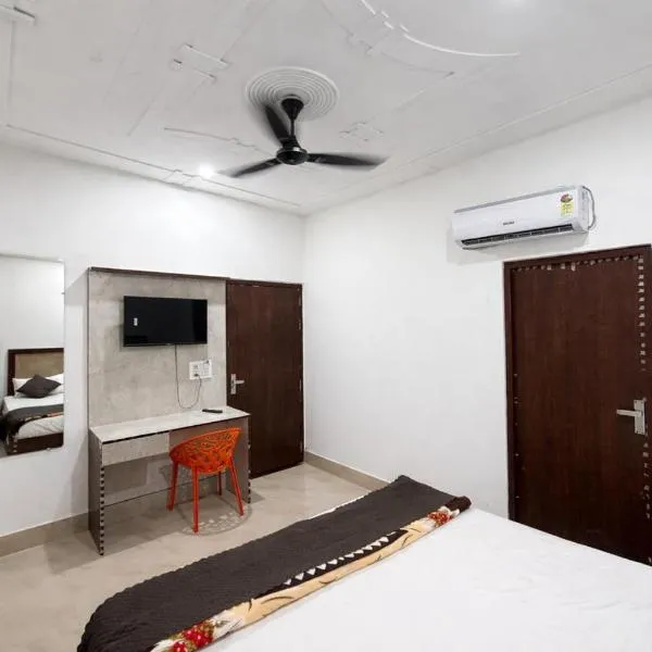 Shiva Suites - Vrindavan - Near Prem Mandir & Banke Bihari Temple With Free Parking, hotel din Vrindavan