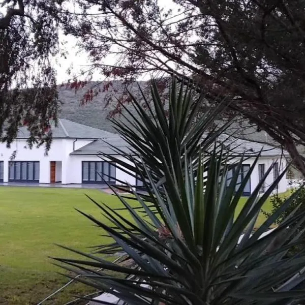 Mnembe Safari Game Reserve, hotel em Queenstown