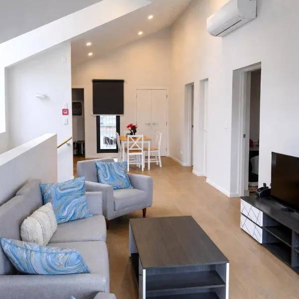 Bright 2BR Apartment at Jacks Point Golf Course With Mountain Views, hotel a Queenstown Airport