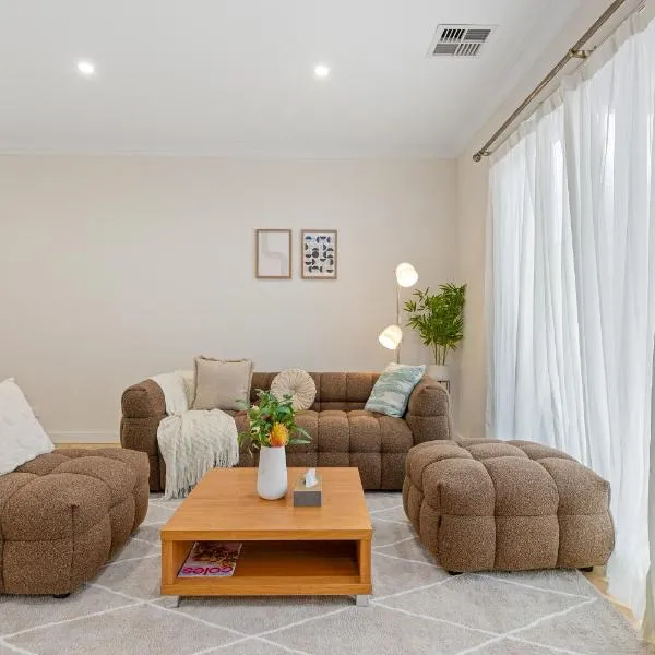 Boutique Townhouse near The Glen by Live Local, hotel in Glen Waverley
