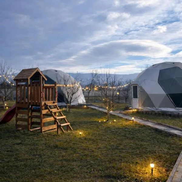 Sun Garden Glamping Domes, hotel a Călimăneşti