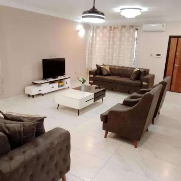 3 Bedroom En-Suite House in Communication Hills, East Legon Hills – hotel w Akrze
