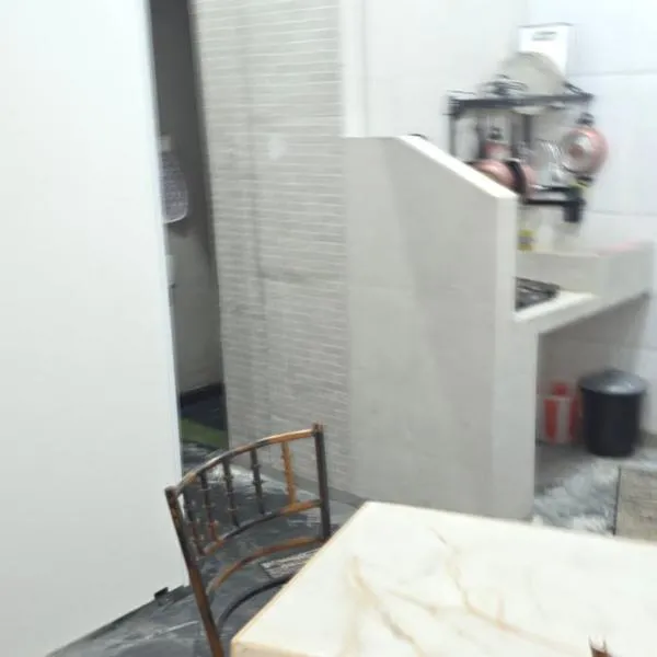 Kitnet próximo ao shopping, hotel in Campo Grande