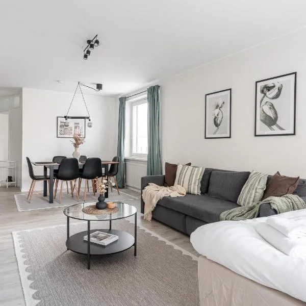 Spacious Downtown Apt with Balcony - Hosts 10, Hotel in Tampere