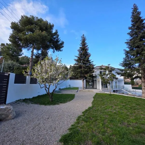 Casablanca-Private Family Mountain Home, hotel di El Amunt