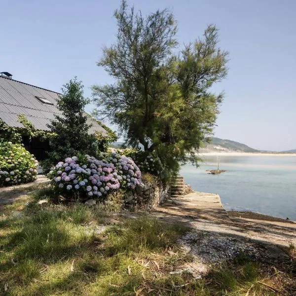 Casa da Auga Costa da Morte Aptos 2 plantas, ξενοδοχείο σε Ures