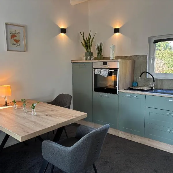 Tiny Haus Ruhrtal Meschede Freienohl mit Klimaanlage und Parkplatz, מלון במשדה