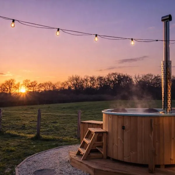 Roulotte de charme avec bain nordique et brasero - Autun, Morvan โรงแรมในAntully
