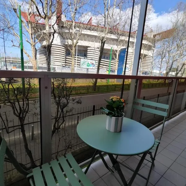 San Siro Milano 50m from Stadium, ideal for Rho Fiera, Fully Renovated Apartment, hotel u Milanu