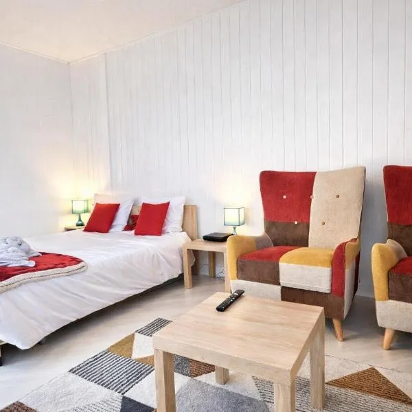 5 Mins to Train Station - Free Parking - DisneyLand - Escapade Perchée, hotel di Pomponne