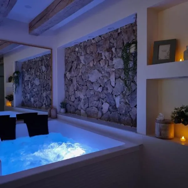Le Bonbon - Studio avec jacuzzi privé au cœur de Annecy, Hotel in Annecy