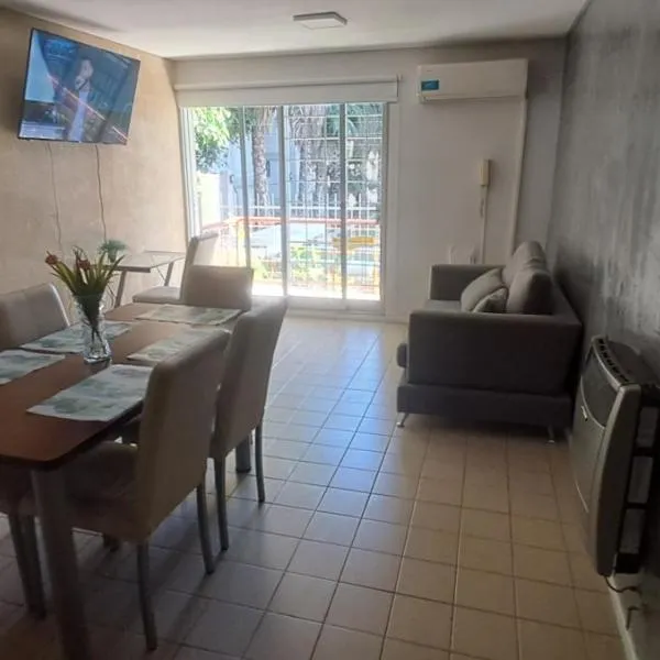 Departamento en la Ciudad de Mendoza Frente al Parque Central con Terraza y Vistas, hotel di Mendoza