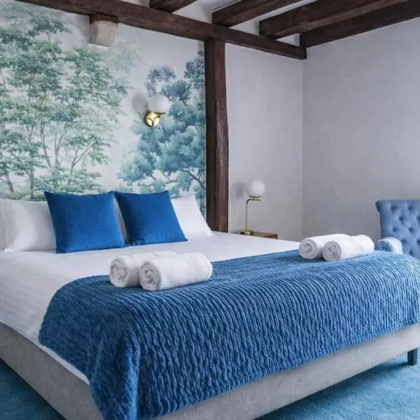 The Originals Boutique, Hôtel Le George , Loches: Loches şehrinde bir otel
