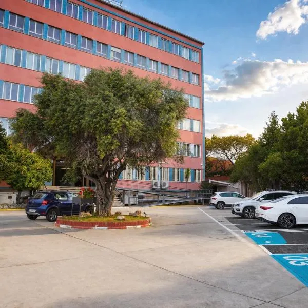 Aparthotel Montcada, מלון במונקאדה אי רייקסאק