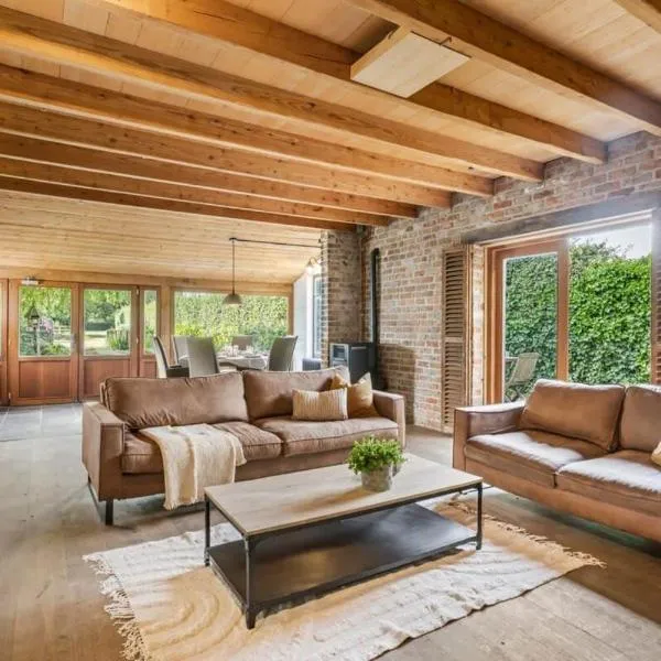 Casiola - Authentic vacation home 'De Blauwe Kroon', hotel en Oostkamp