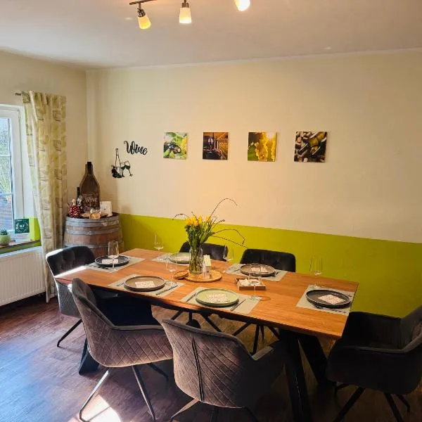 Ferienwohnung Feiden Eifel-Mosel Lounge، فندق في Greimersburg