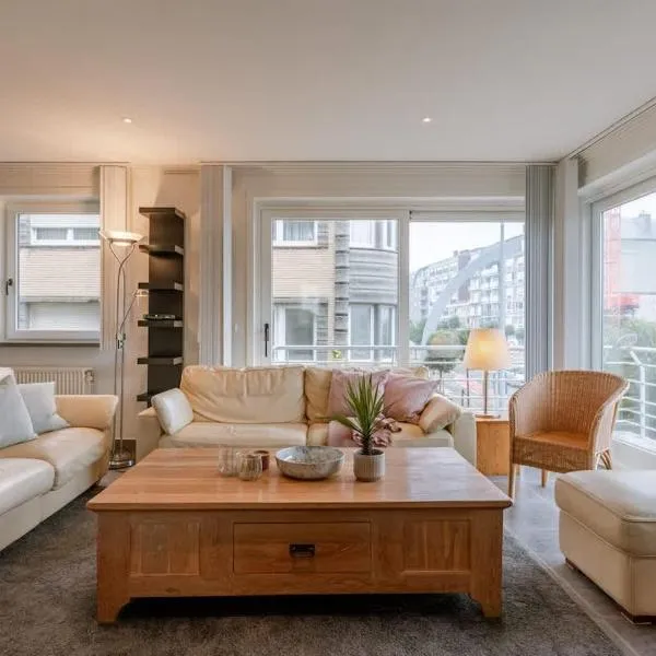 Casiola - Family apartment with parking in De Panne, hotel in De Panne