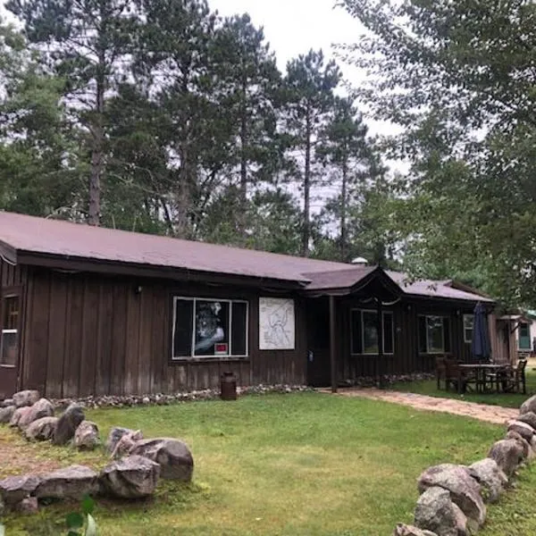 Gresham Shores - Lil' Sunfish - PET FRIENDLY, hotel di Arbor Vitae